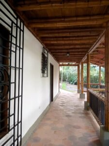 Corredor casa en bambú guadua